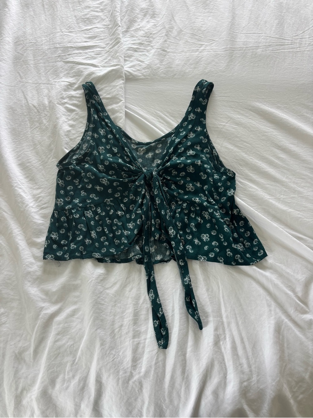 La Hearts Dark Green Floral Tie-Front Crop Top